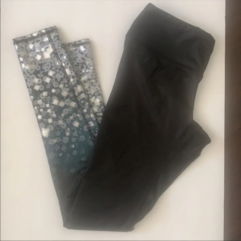 ALO Yoga leggings in Airbrush Brilliance in size Medium